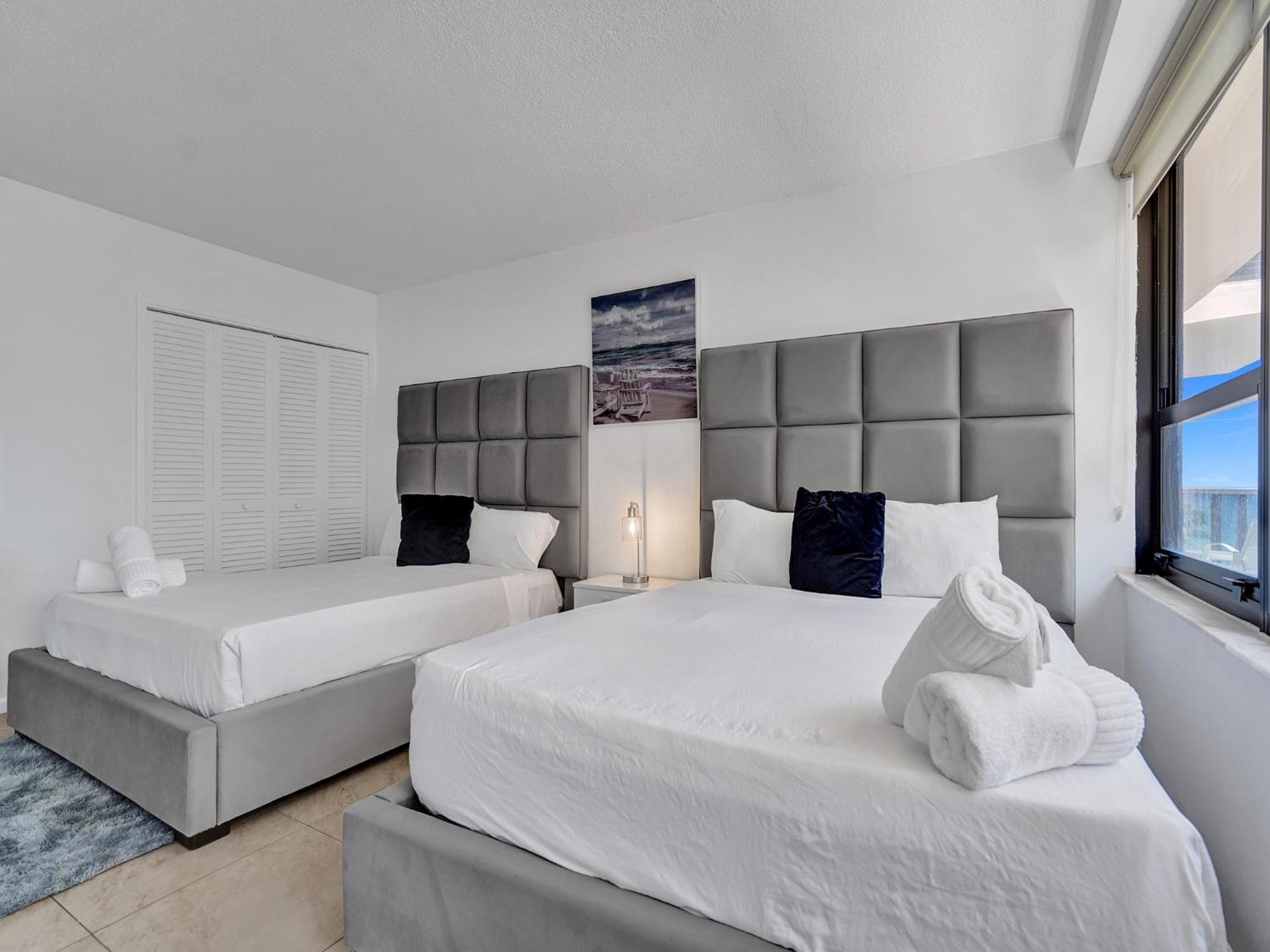 Cozy 2 Bedroom Ocean View Service 707 *