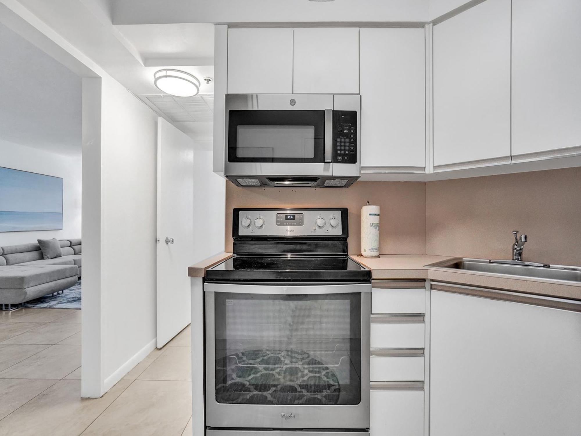 Apartment Cozy 2 Bedroom Ocean View Service 707