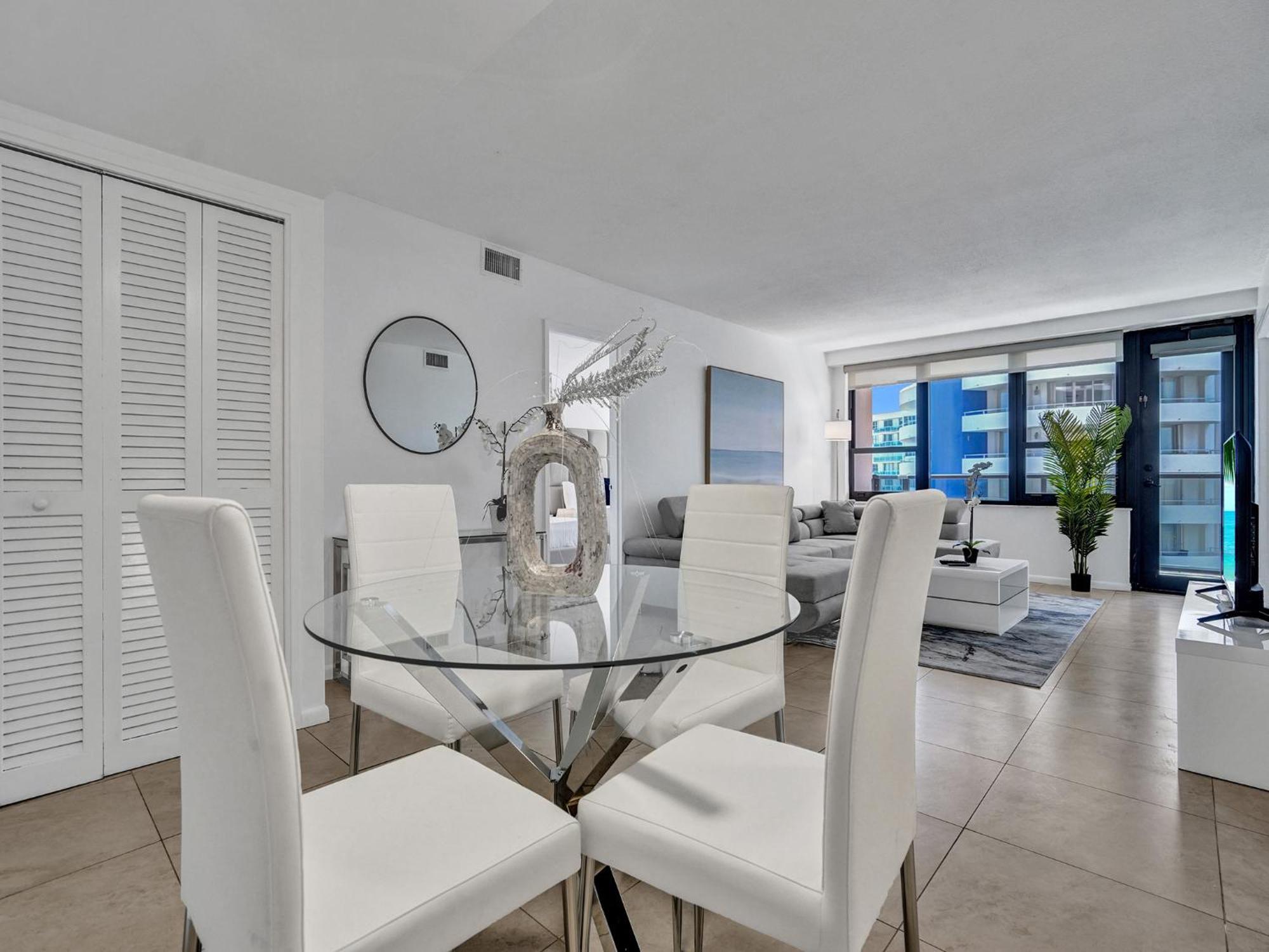 Apartment Cozy 2 Bedroom Ocean View Service 707 *