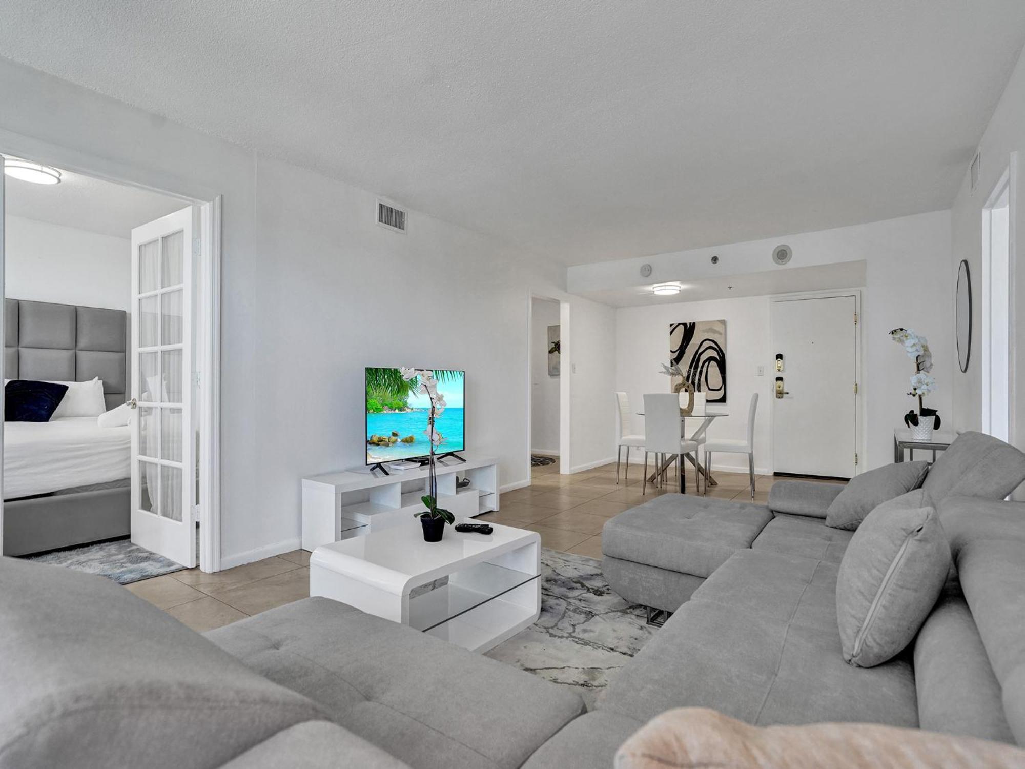 Cozy 2 Bedroom Ocean View Service 707 Apartment Miami Beach