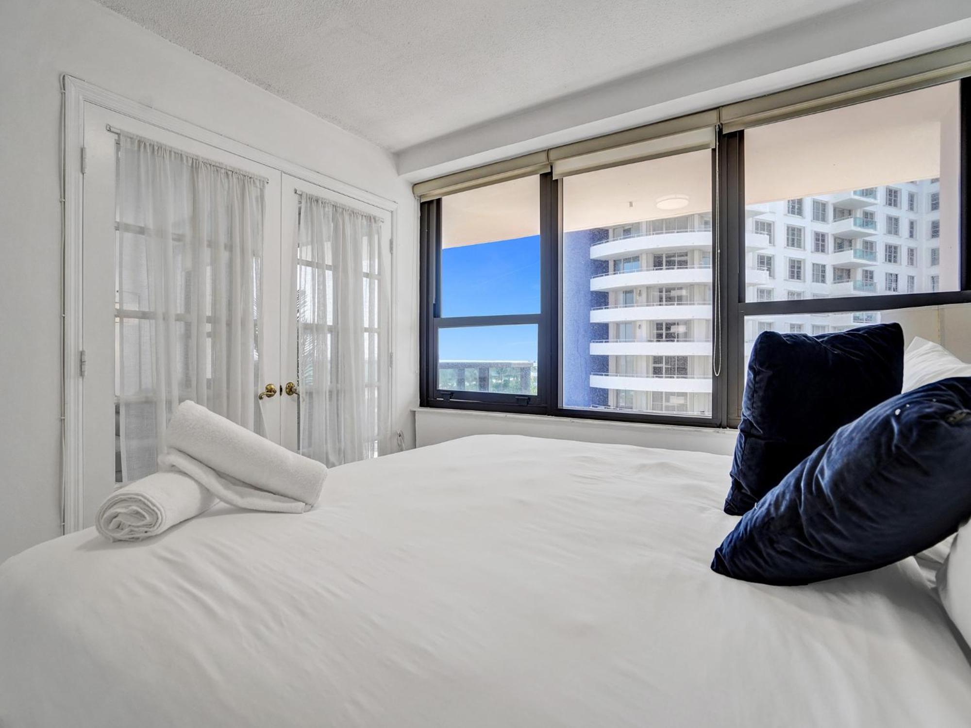 Apartment Cozy 2 Bedroom Ocean View Service 707