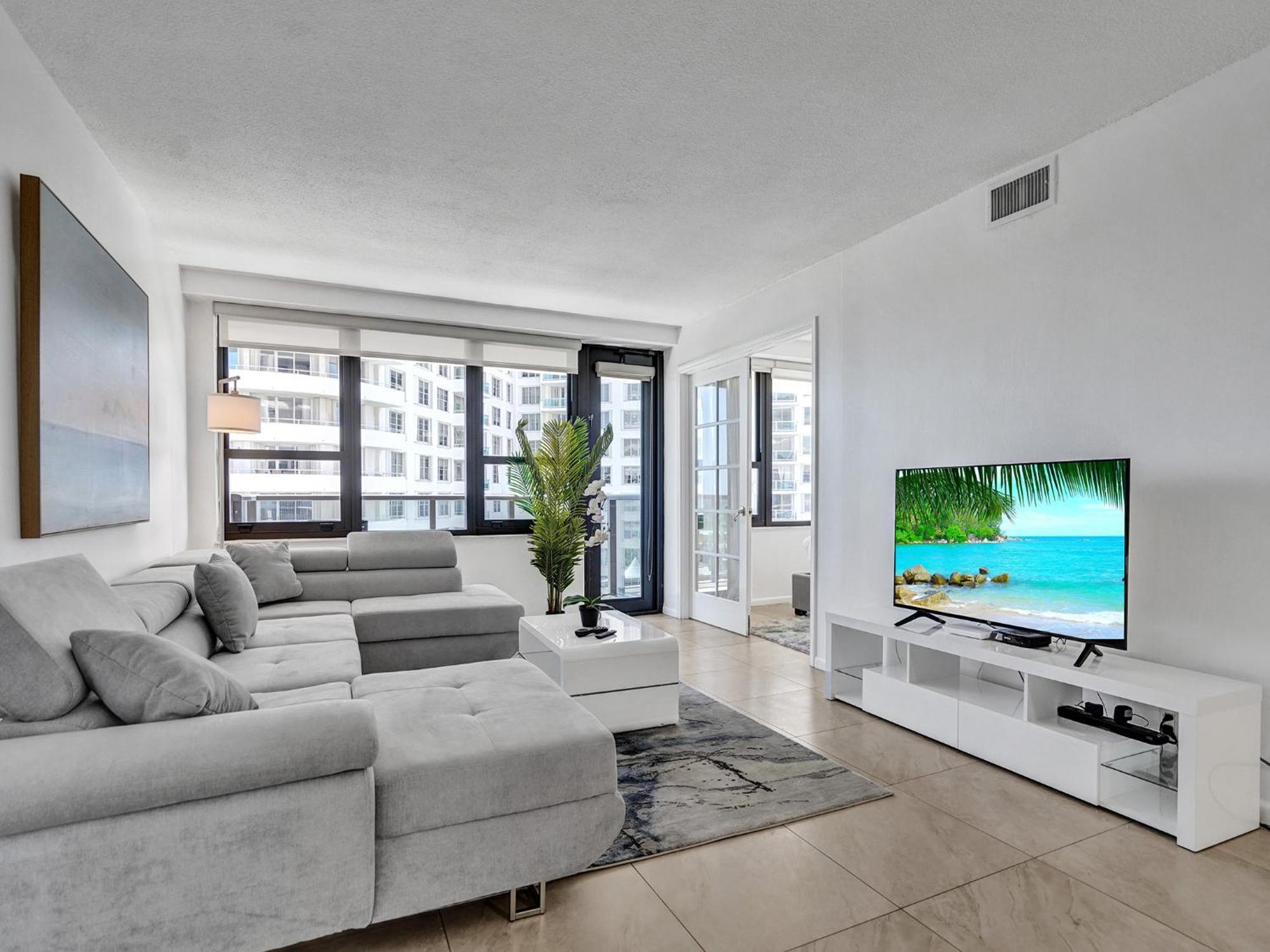 Cozy 2 Bedroom Ocean View Service 707 Apartment Miami Beach
