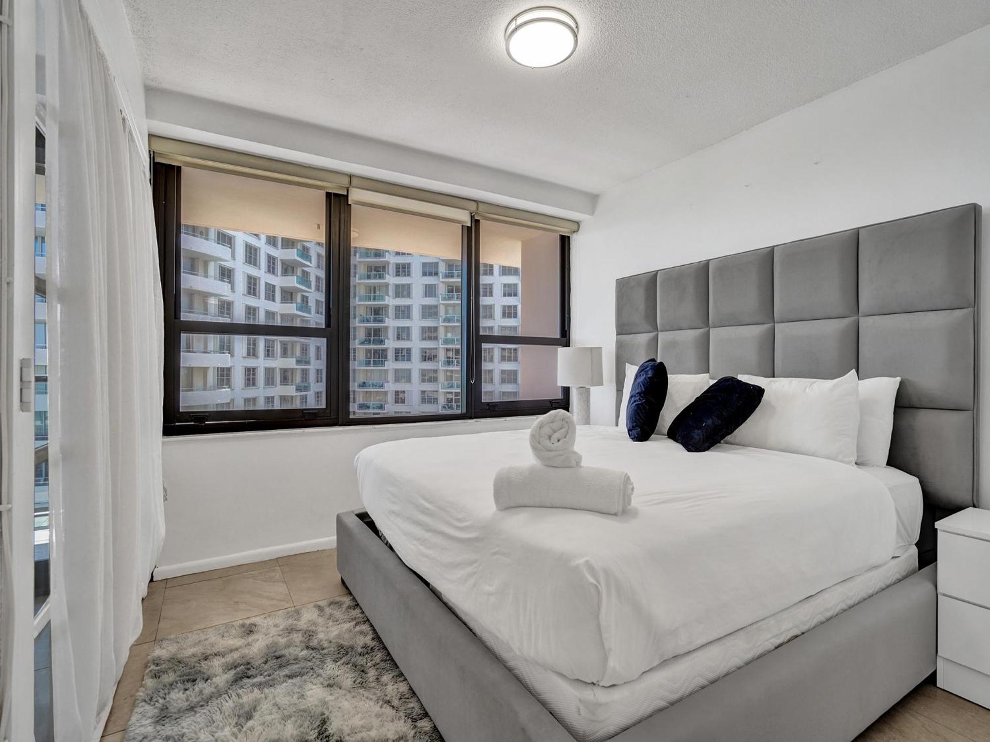 Cozy 2 Bedroom Ocean View Service 707 *