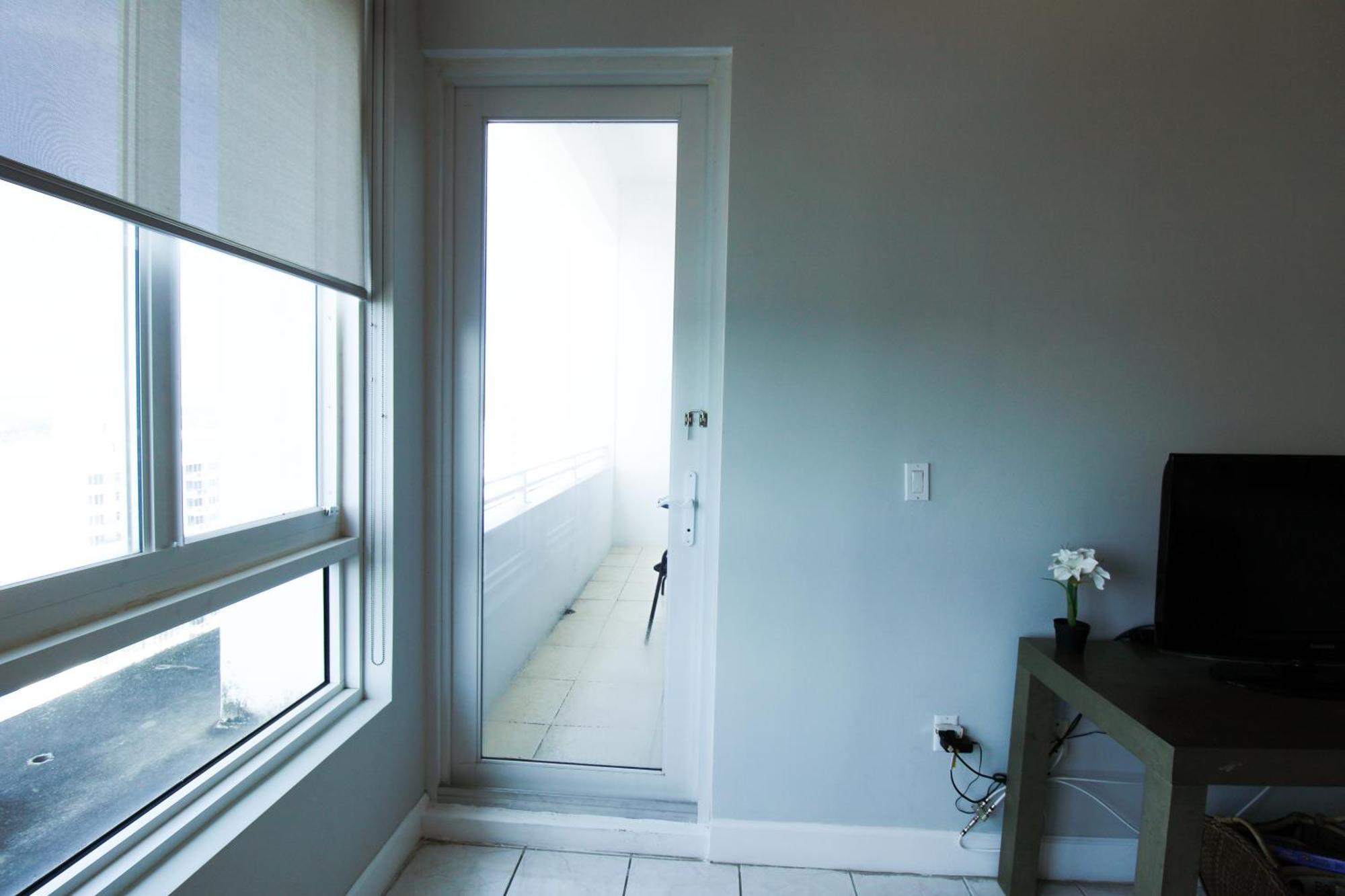 Castle Ph12 Spacious Bay View Penthouse, Pool, Tennis, Free Parking
