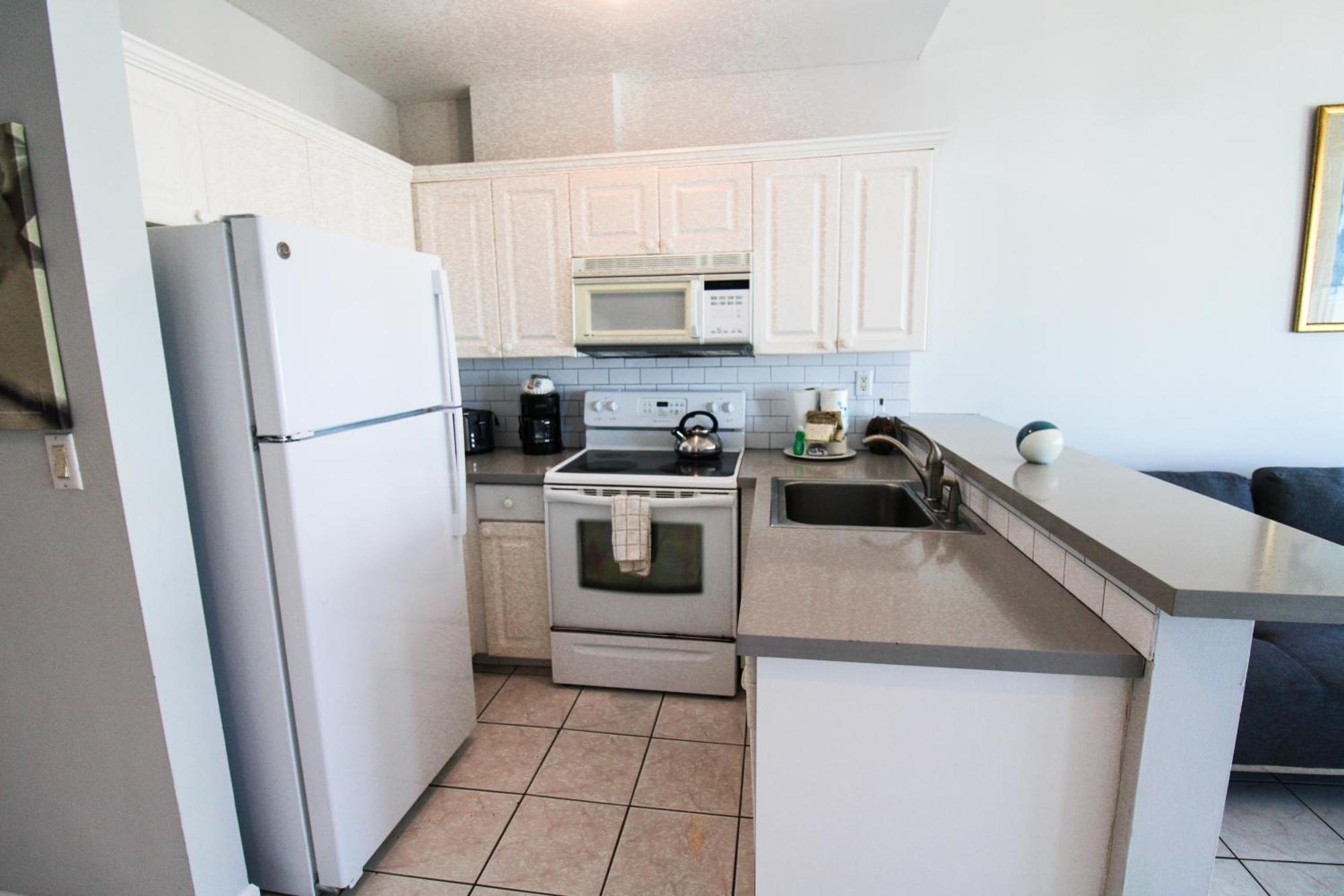 Castle Ph12 Spacious Bay View Penthouse, Pool, Tennis, Free Parking