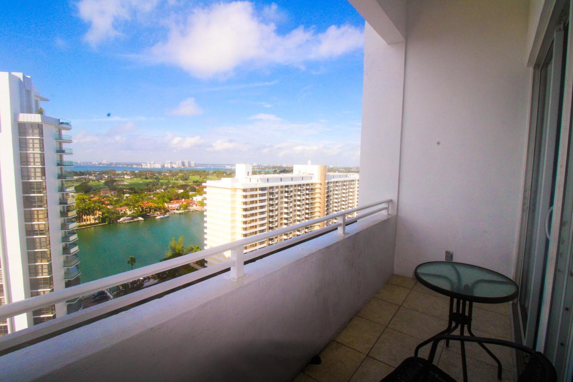 Castle Ph12 Spacious Bay View Penthouse, Pool, Tennis, Free Parking * Miami Beach
