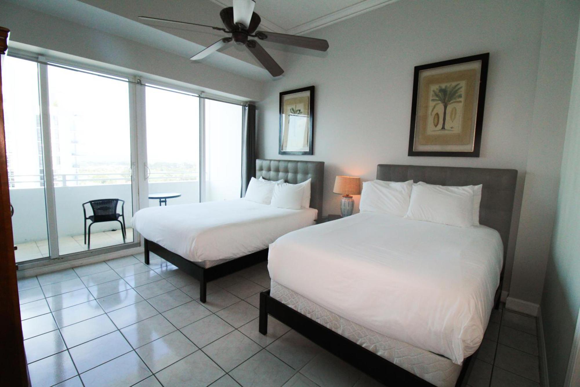 Castle Ph12 Spacious Bay View Penthouse, Pool, Tennis, Free Parking Holiday home *