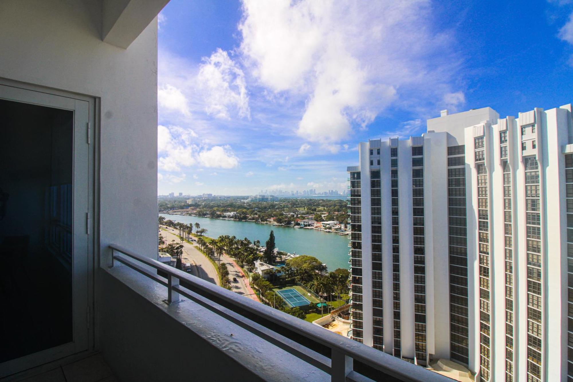 Castle Ph12 Spacious Bay View Penthouse, Pool, Tennis, Free Parking * Miami Beach