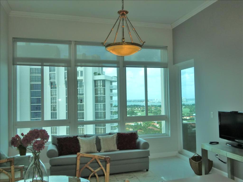 Castle Ph12 Spacious Bay View Penthouse, Pool, Tennis, Free Parking Holiday home