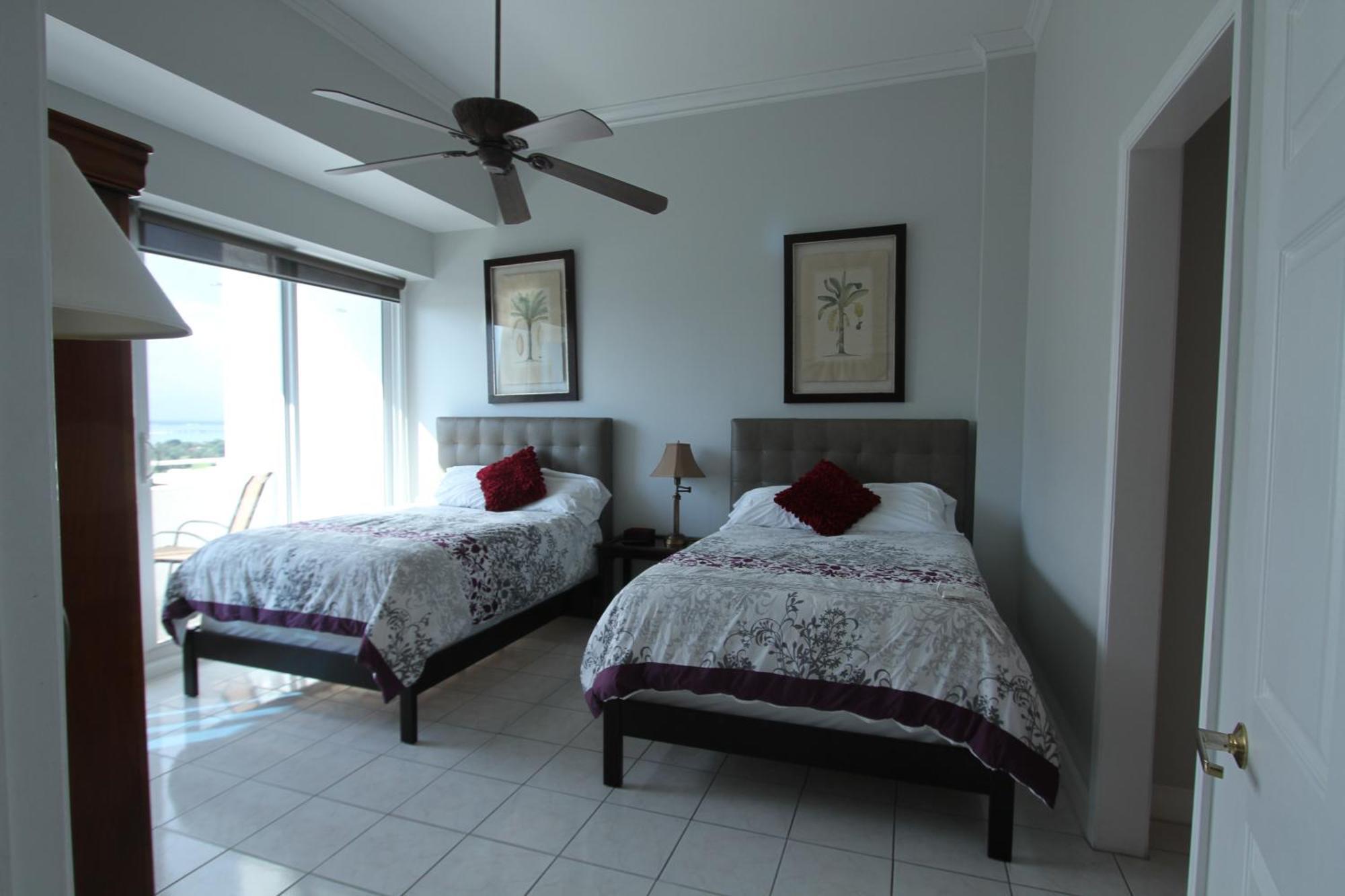 Holiday home Castle Ph12 Spacious Bay View Penthouse, Pool, Tennis, Free Parking *