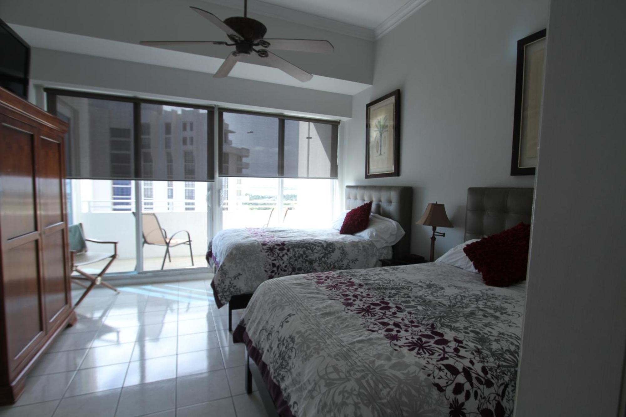 Castle Ph12 Spacious Bay View Penthouse, Pool, Tennis, Free Parking Miami Beach