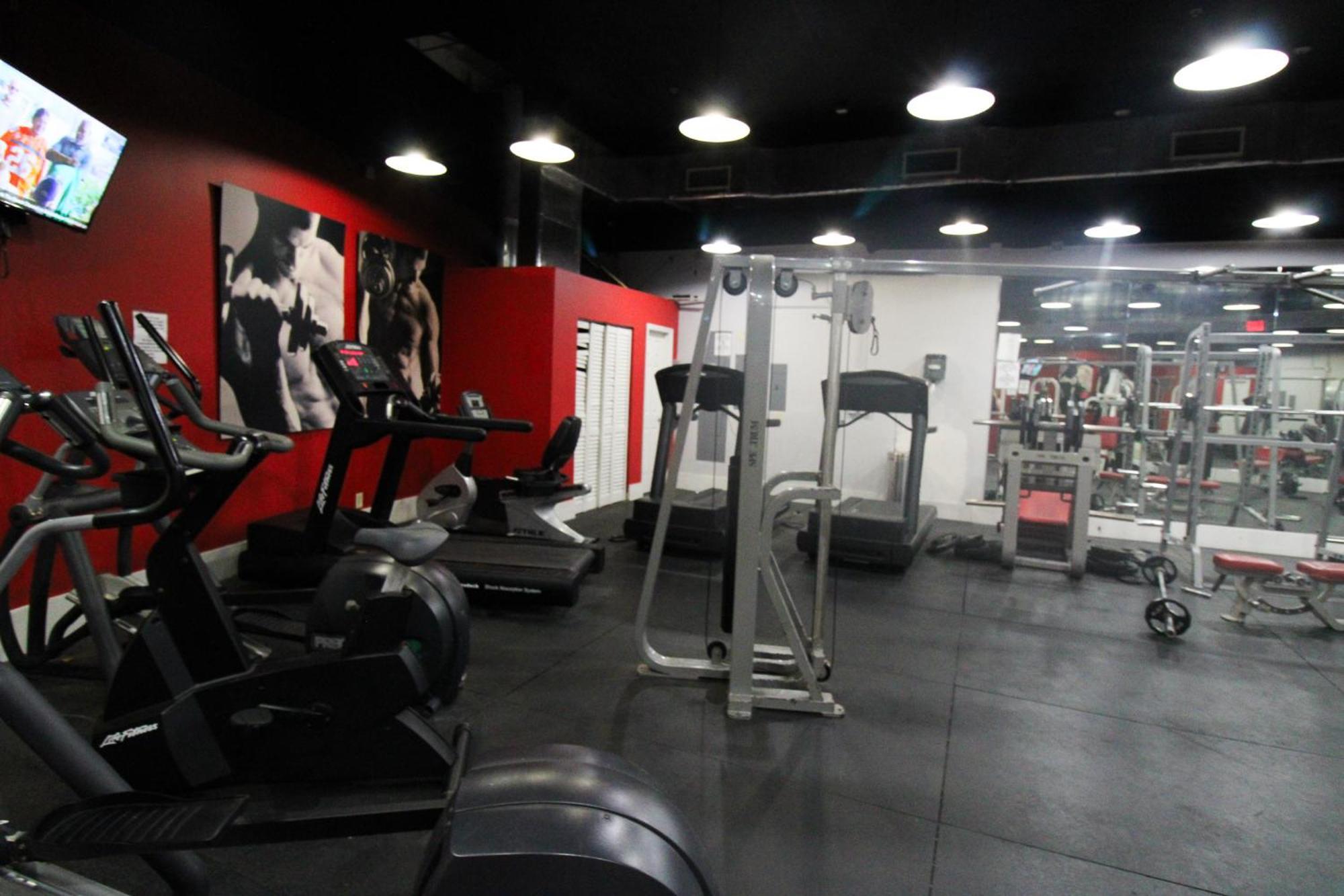 Castle Ph12 Spacious Bay View Penthouse, Pool, Tennis, Free Parking
