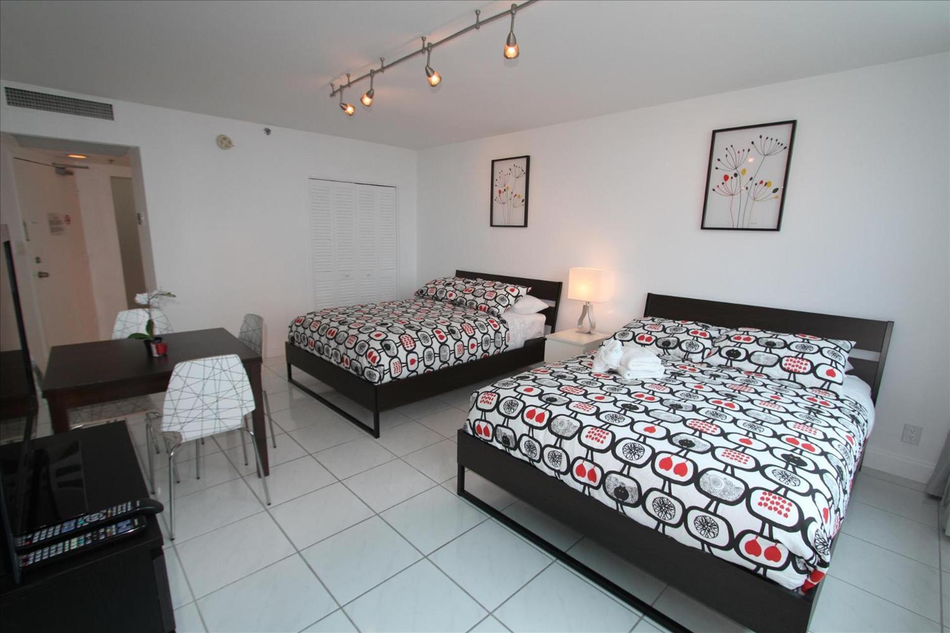 Castle 515 Bayview Direct Access, Pool, Tennis, Free Parking Holiday home Miami Beach