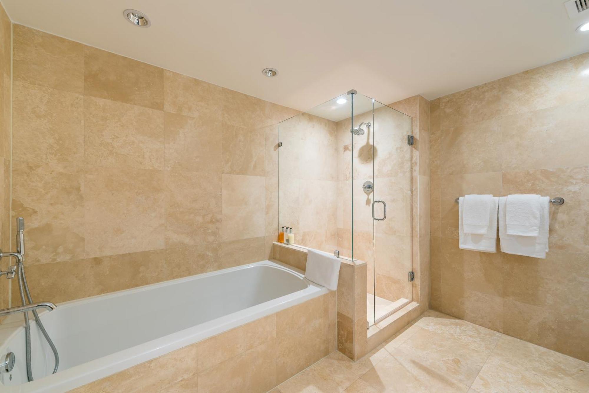 Luxurious Private At 1 & Homes -1445 *
