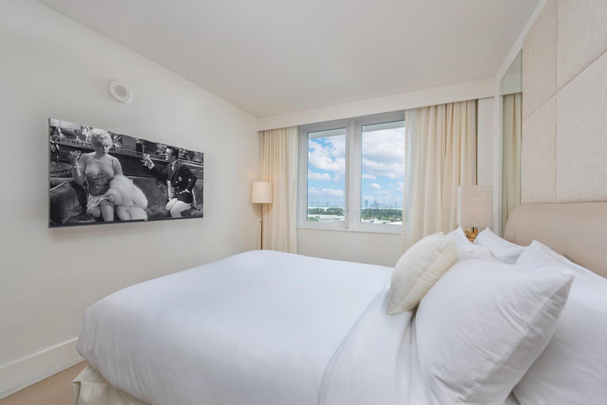 Luxurious Private At 1 & Homes -1445 *
