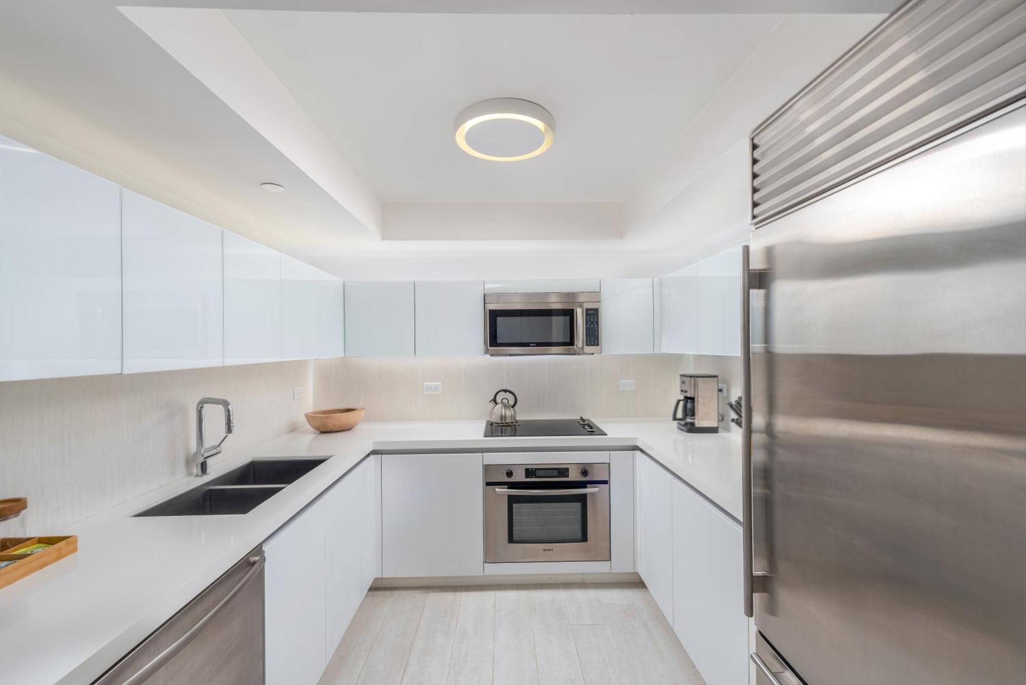 Luxurious Private At 1 & Homes -1445 Miami Beach