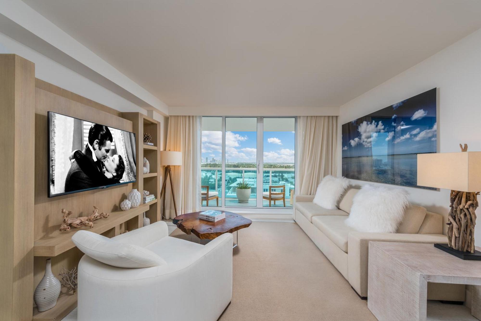Luxurious Private At 1 & Homes -1445 Apartment