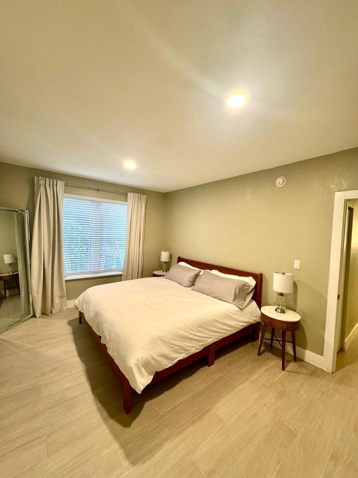 In Miamibeach Available For 1 To 6months