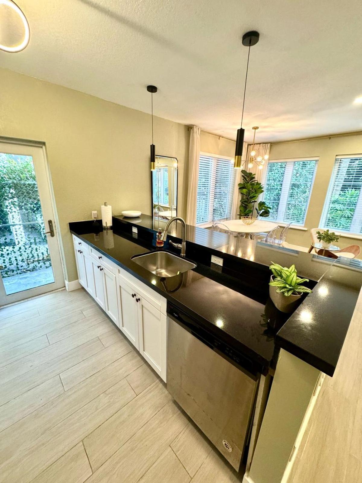 In Miamibeach Available For 1 To 6months Apartment *