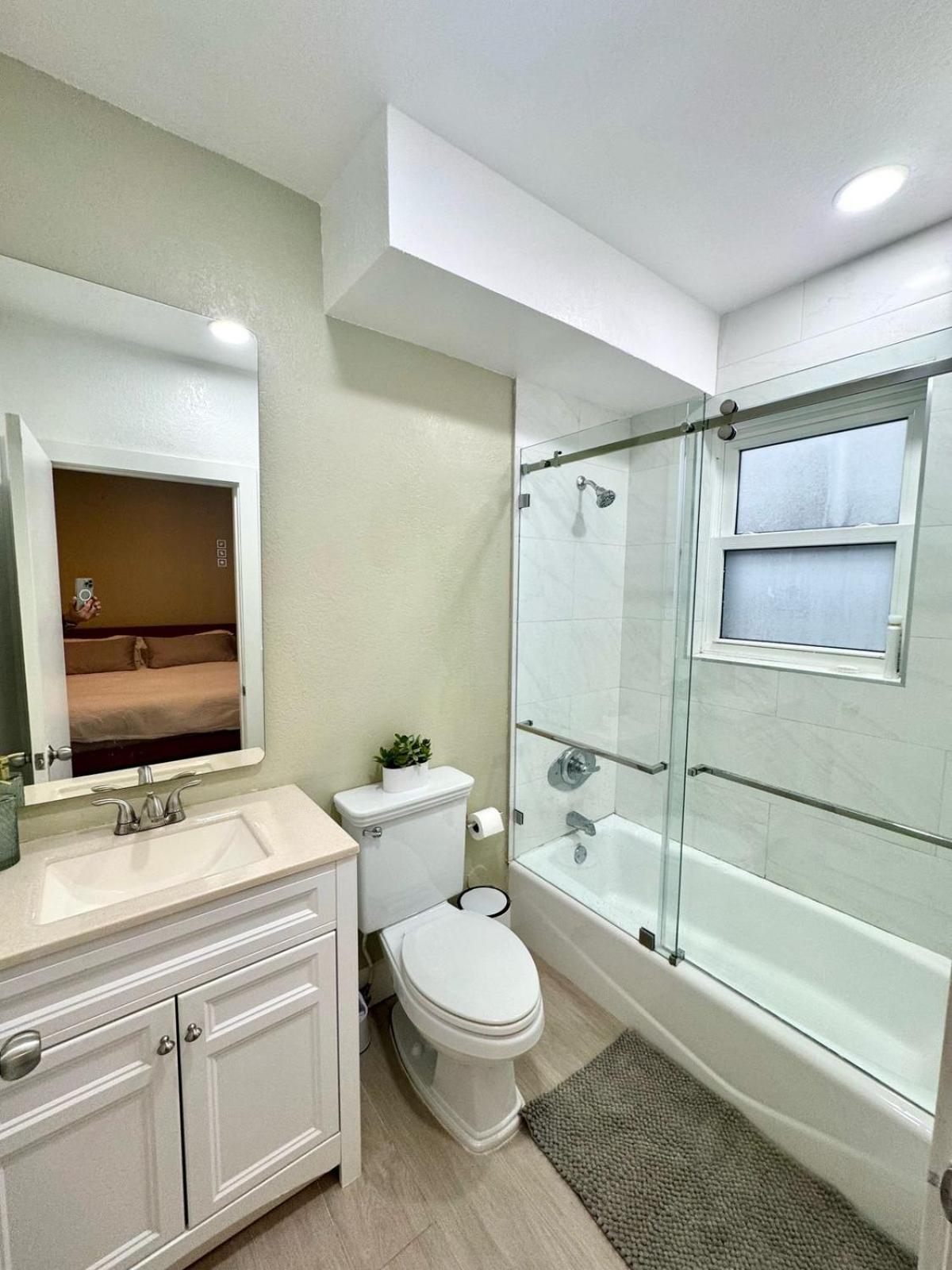 In Miamibeach Available For 1 To 6months *