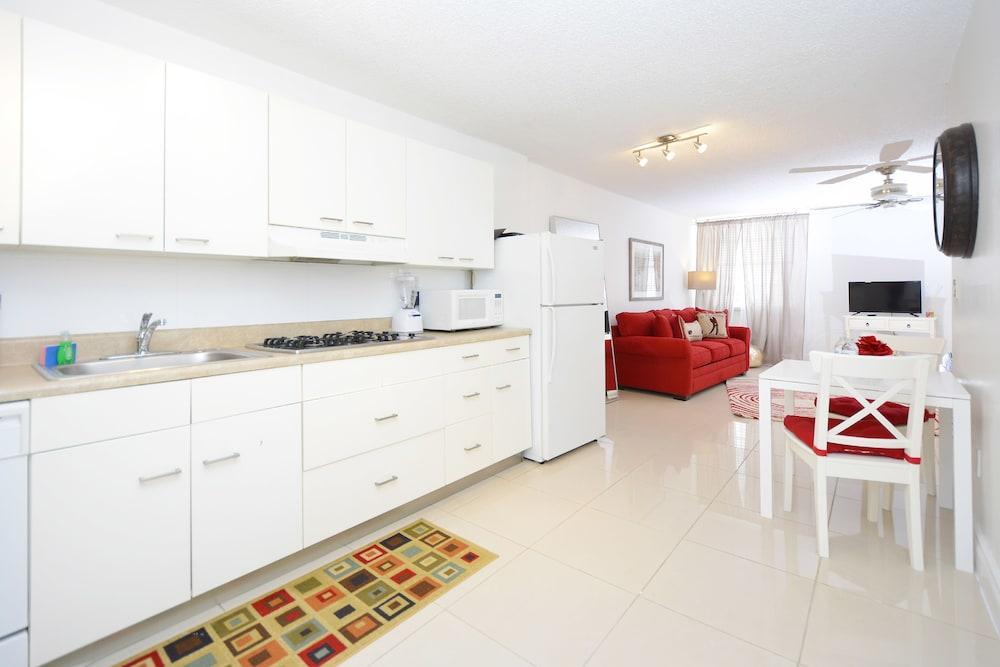 Sunrise Court Apartment *
