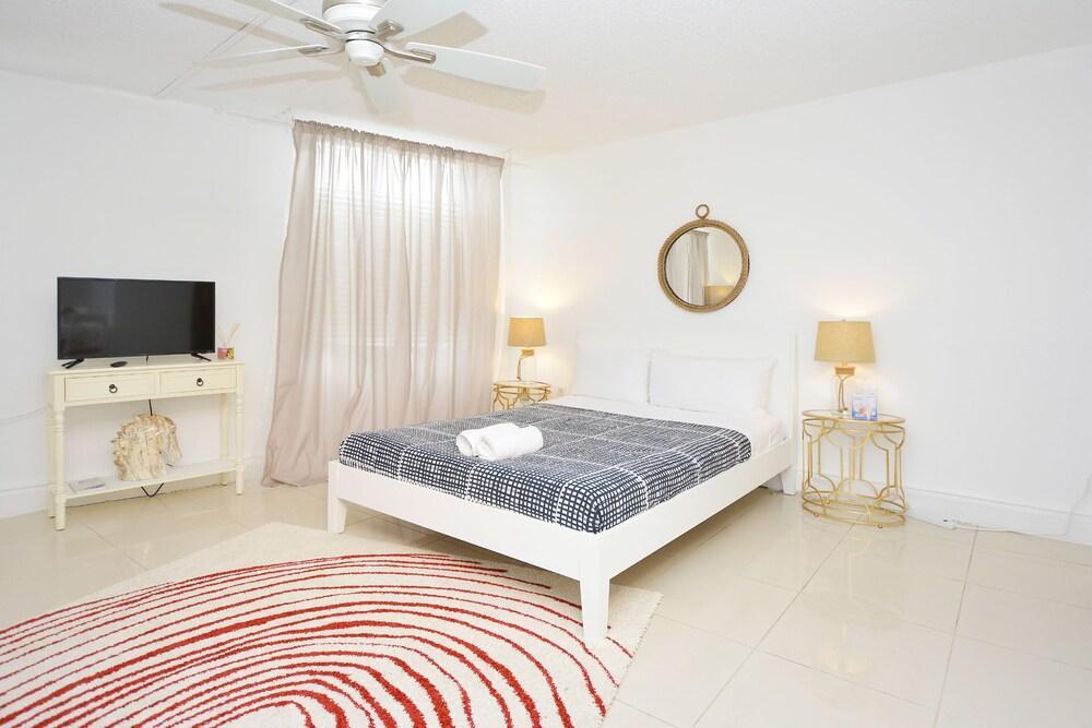 Sunrise Court Apartment *