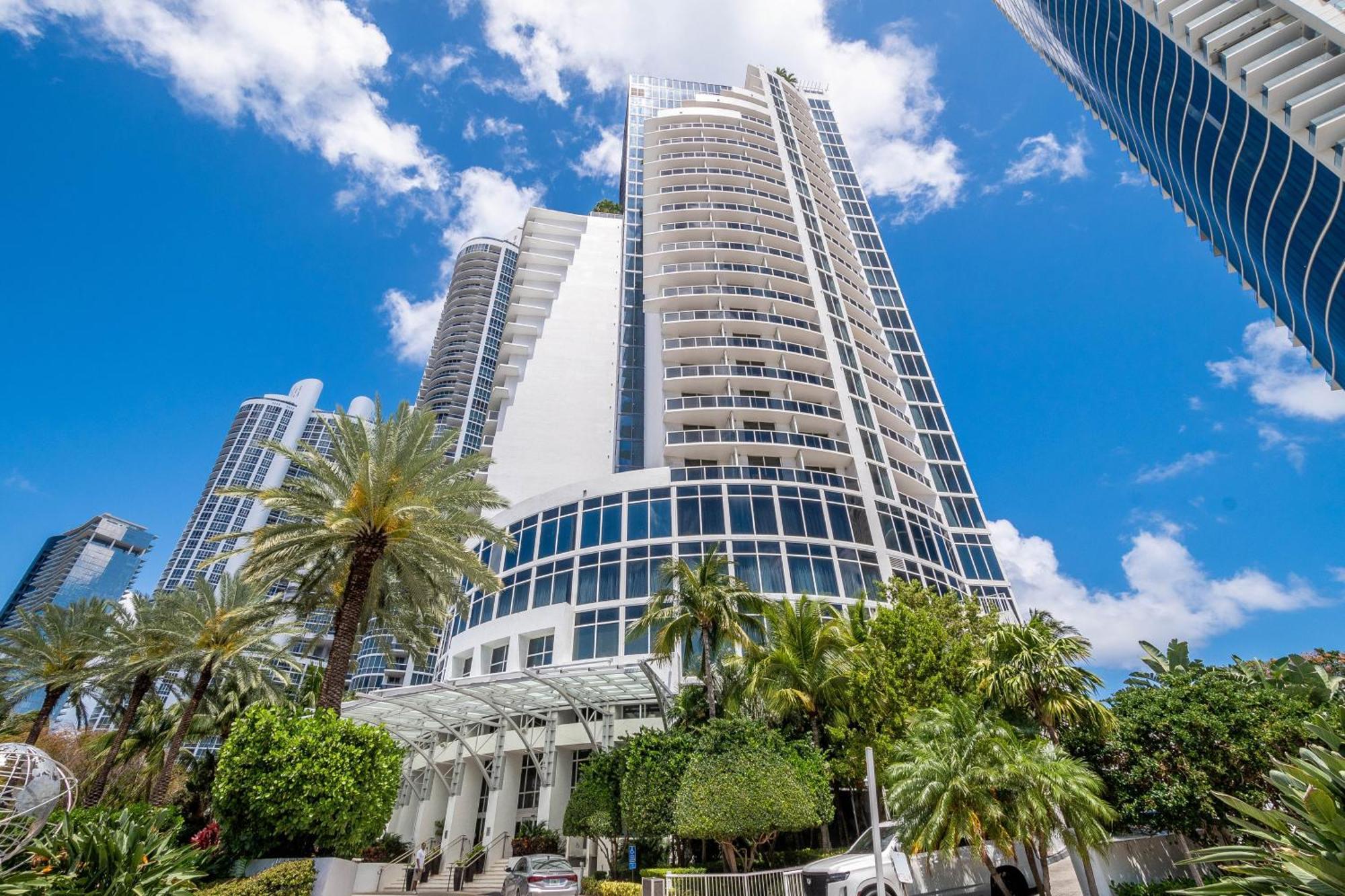 Luxury Trump International Ocean View 1100sf 1 Bd Apartment *