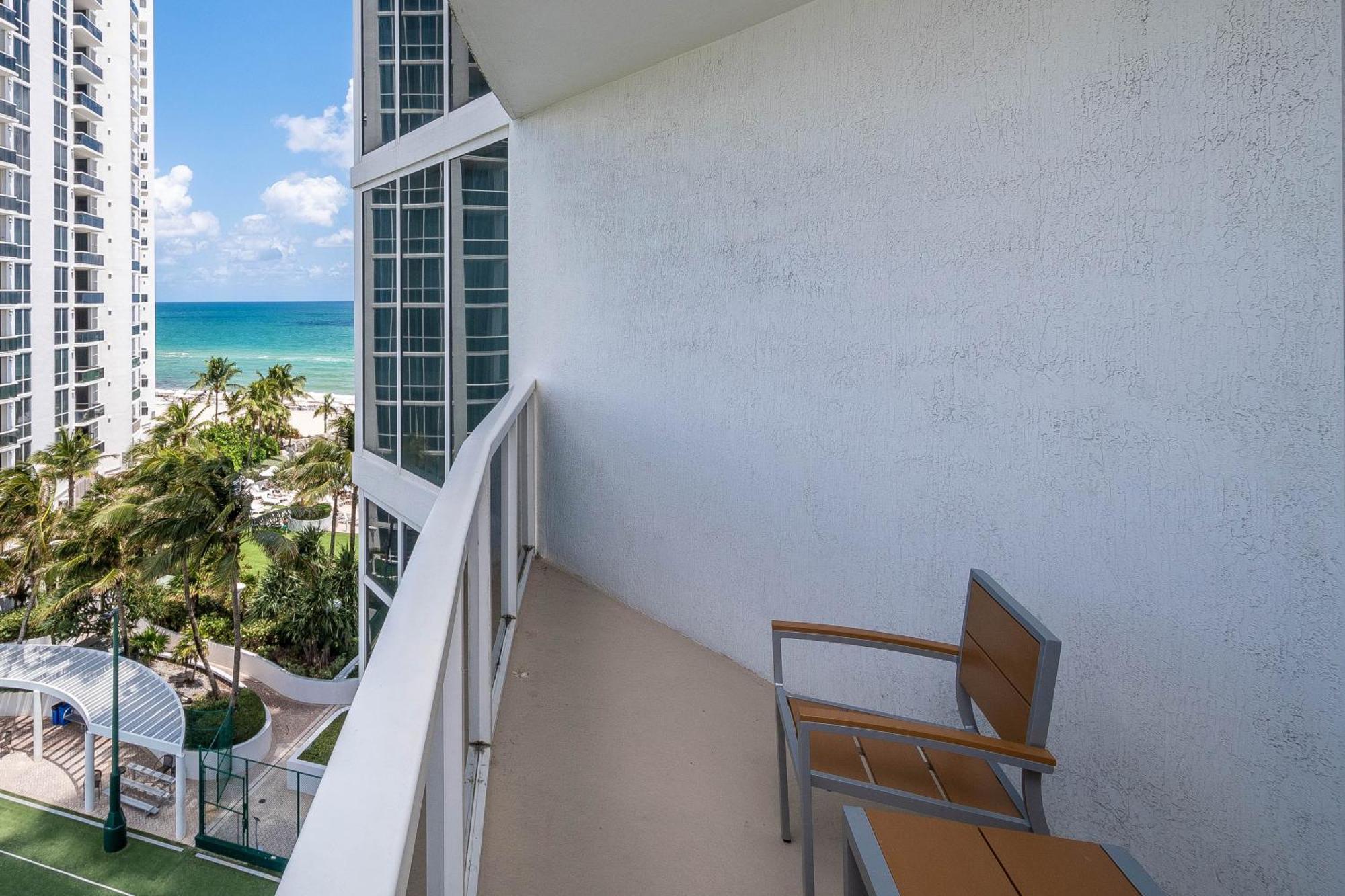 Apartment Luxury Trump International Ocean View 1100sf 1 Bd *