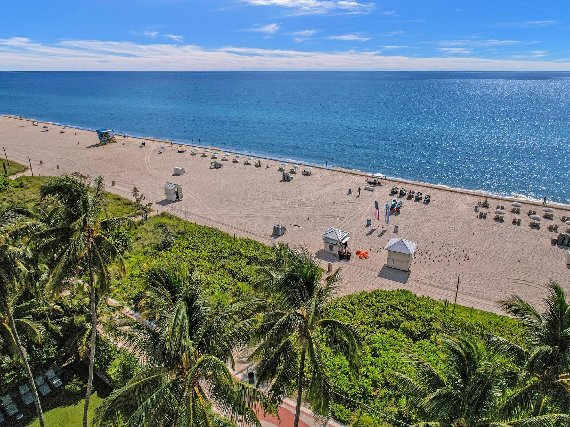 Beachside With Amenities, Including Pools, Gym, And Bathtub 503 Miami Beach