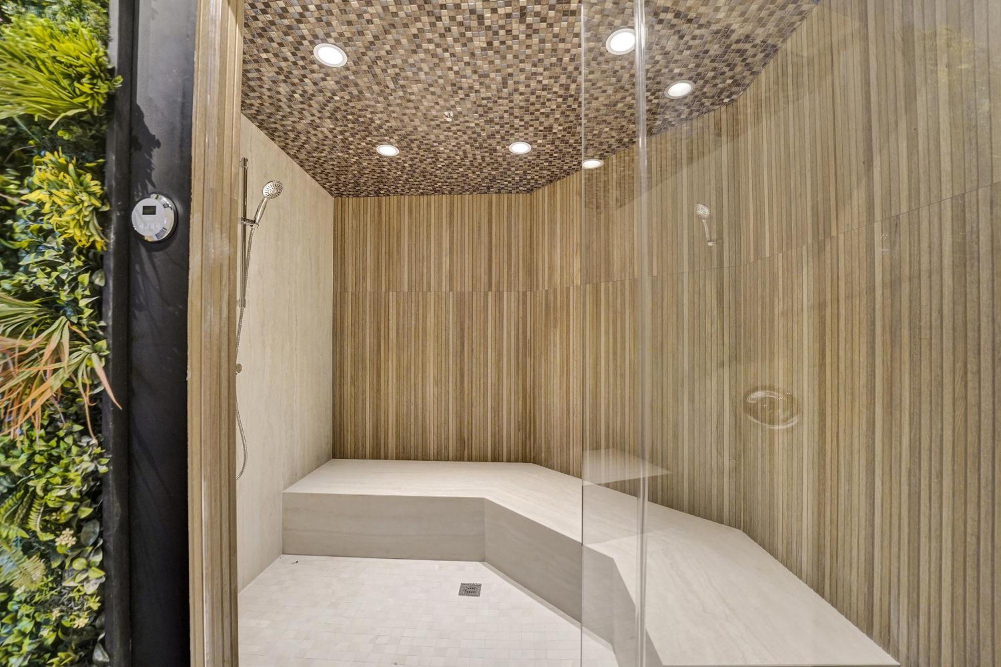 Beachside With Amenities, Including Pools, Gym, And Bathtub 503 Apartment Miami Beach