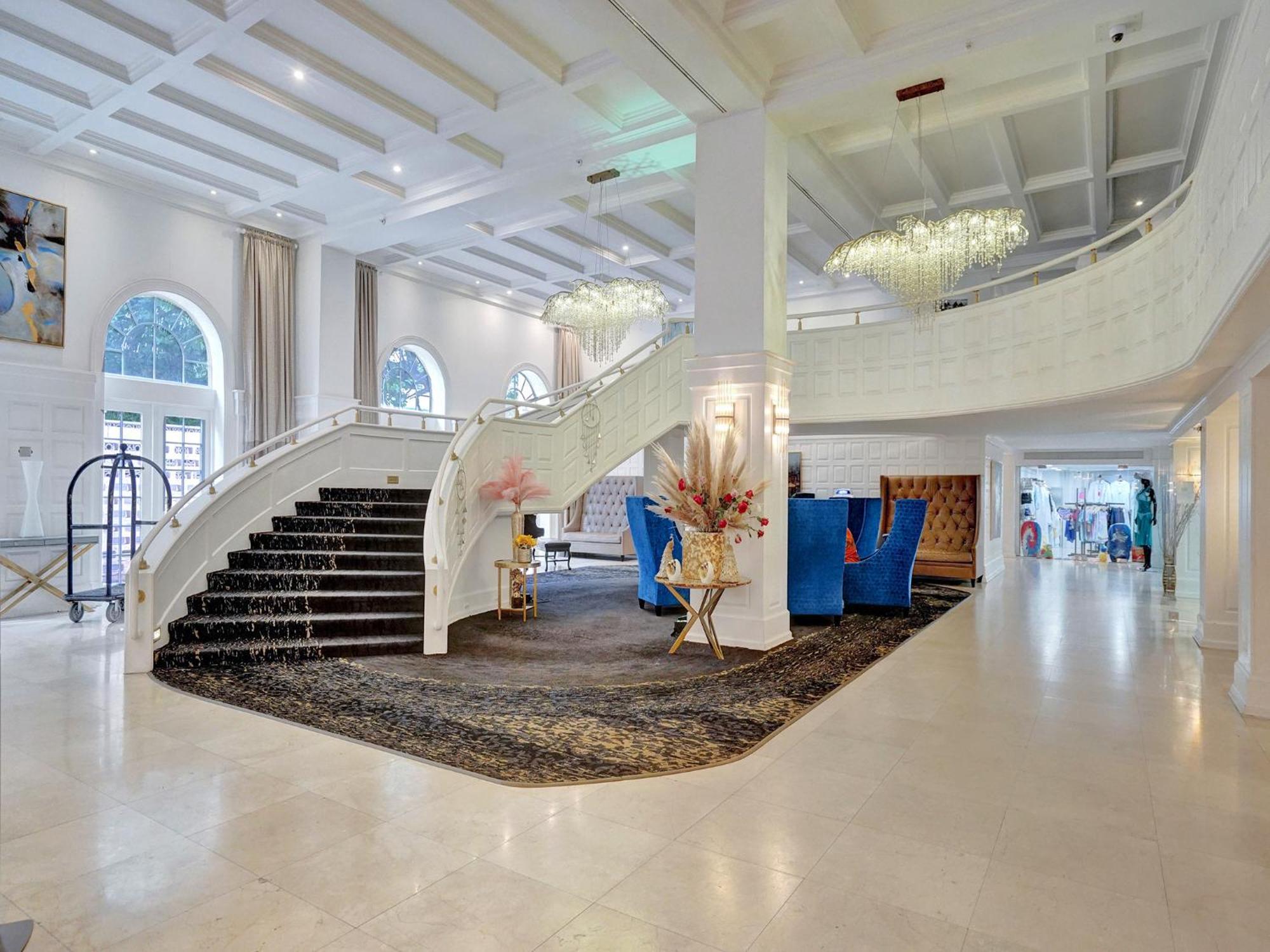 Beachside With Amenities, Including Pools, Gym, And Bathtub 503 Miami Beach