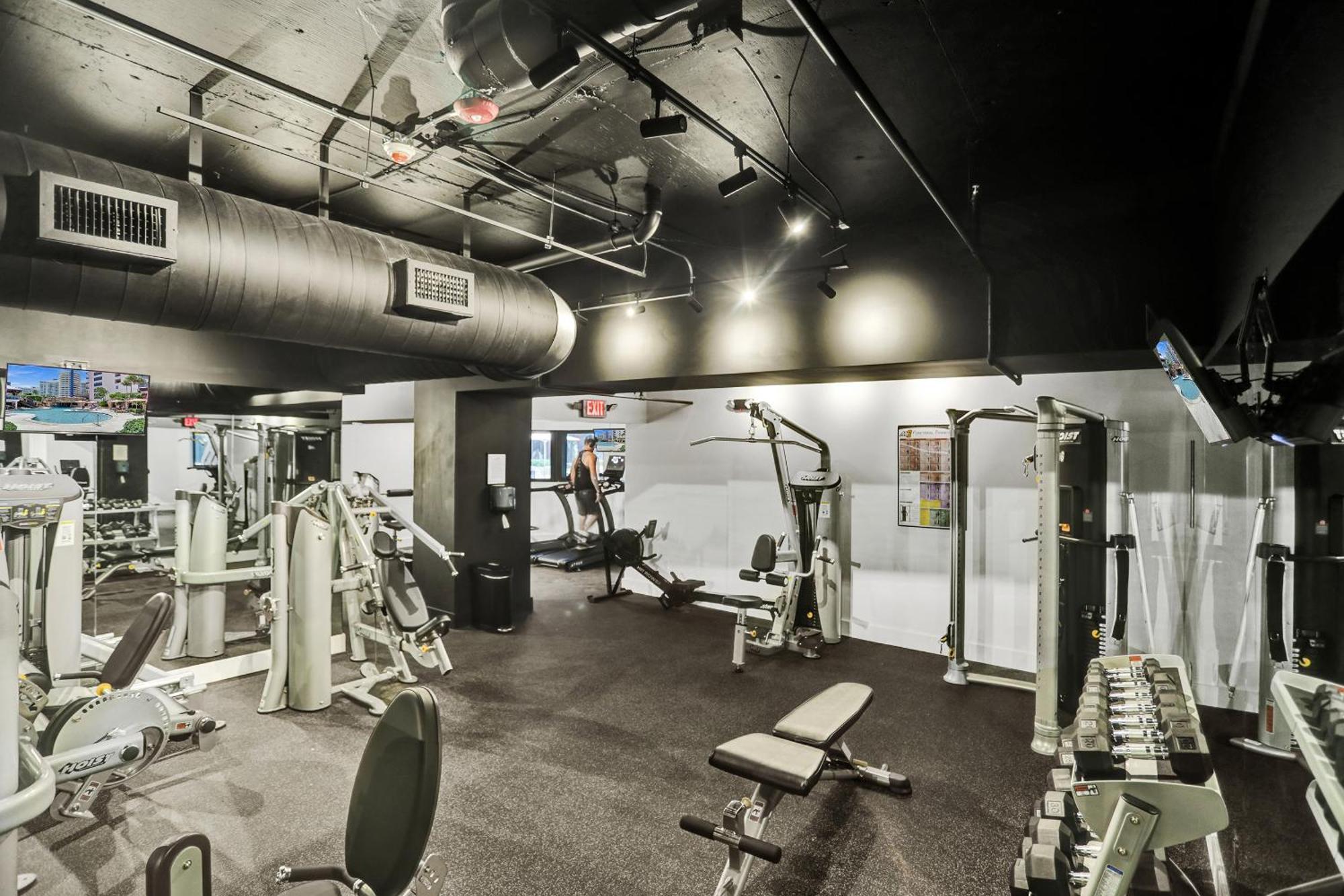 Beachside With Amenities, Including Pools, Gym, And Bathtub 503 Apartment *