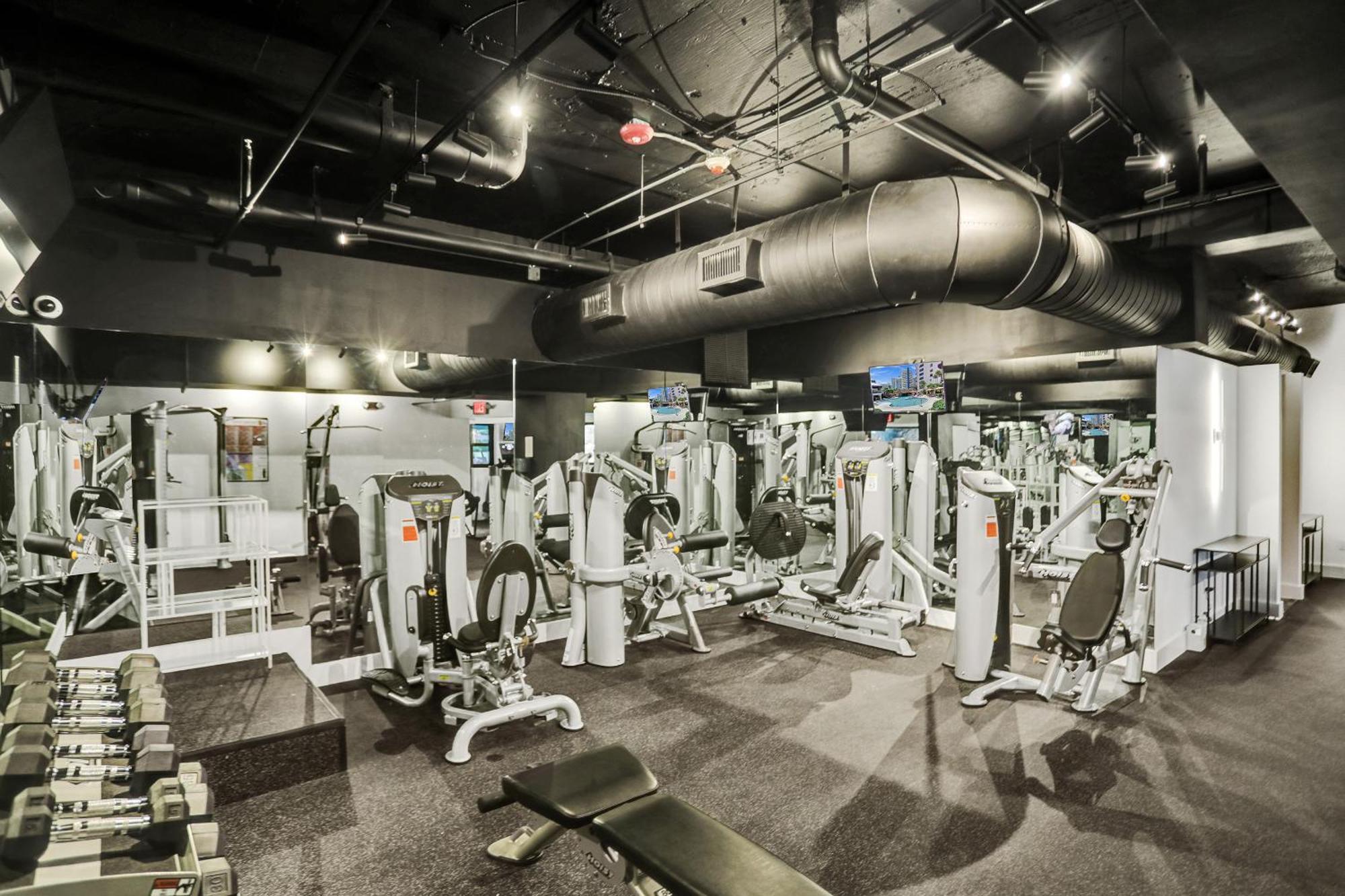 Beachside With Amenities, Including Pools, Gym, And Bathtub 503 Apartment Miami Beach