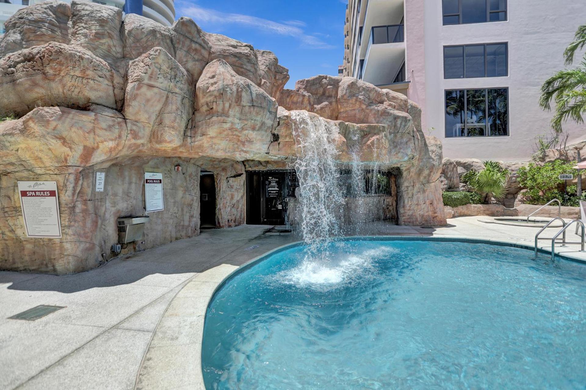 Apartment Beachside With Amenities, Including Pools, Gym, And Bathtub 503