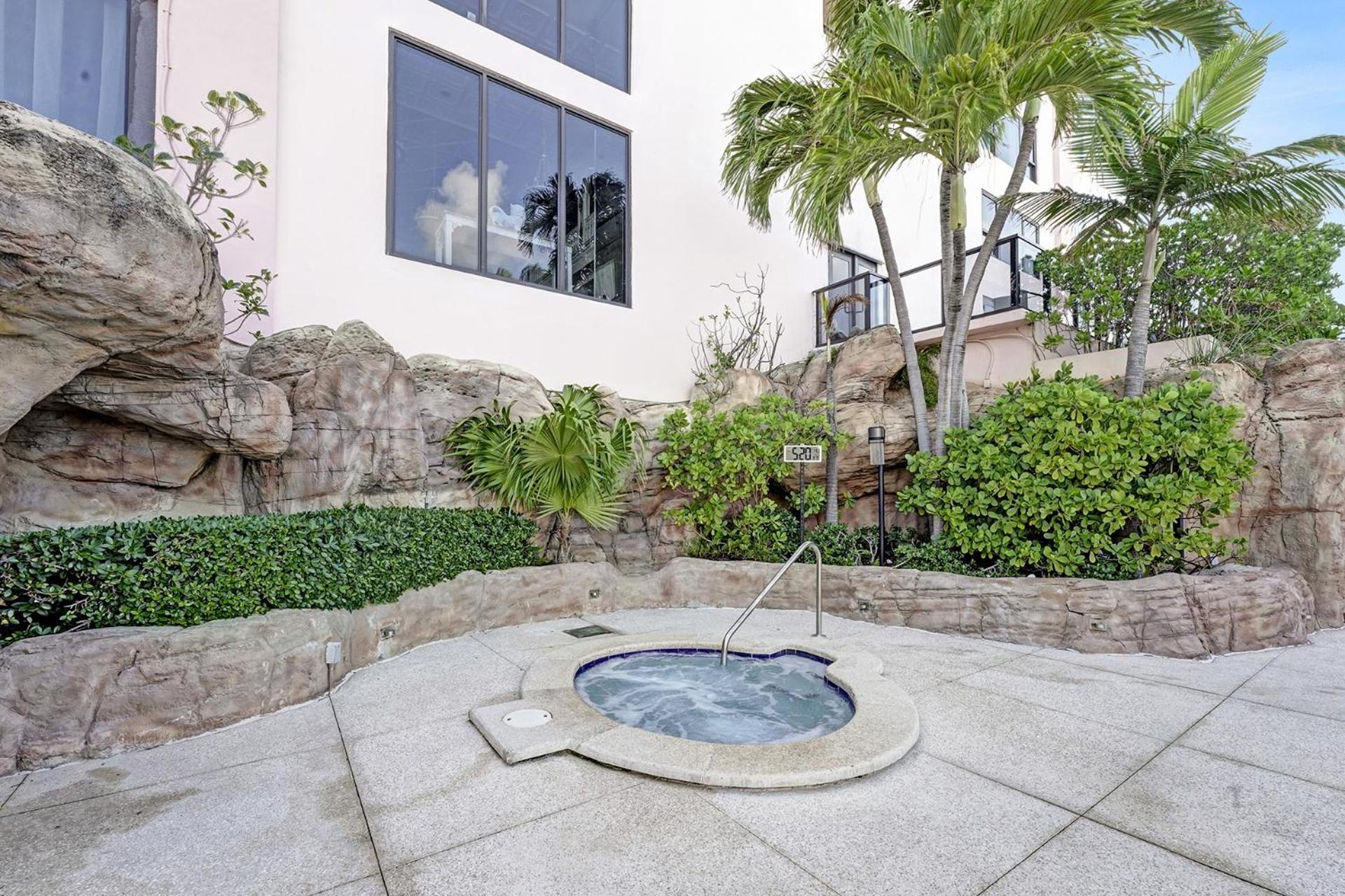 Beachside With Amenities, Including Pools, Gym, And Bathtub 503 * Miami Beach
