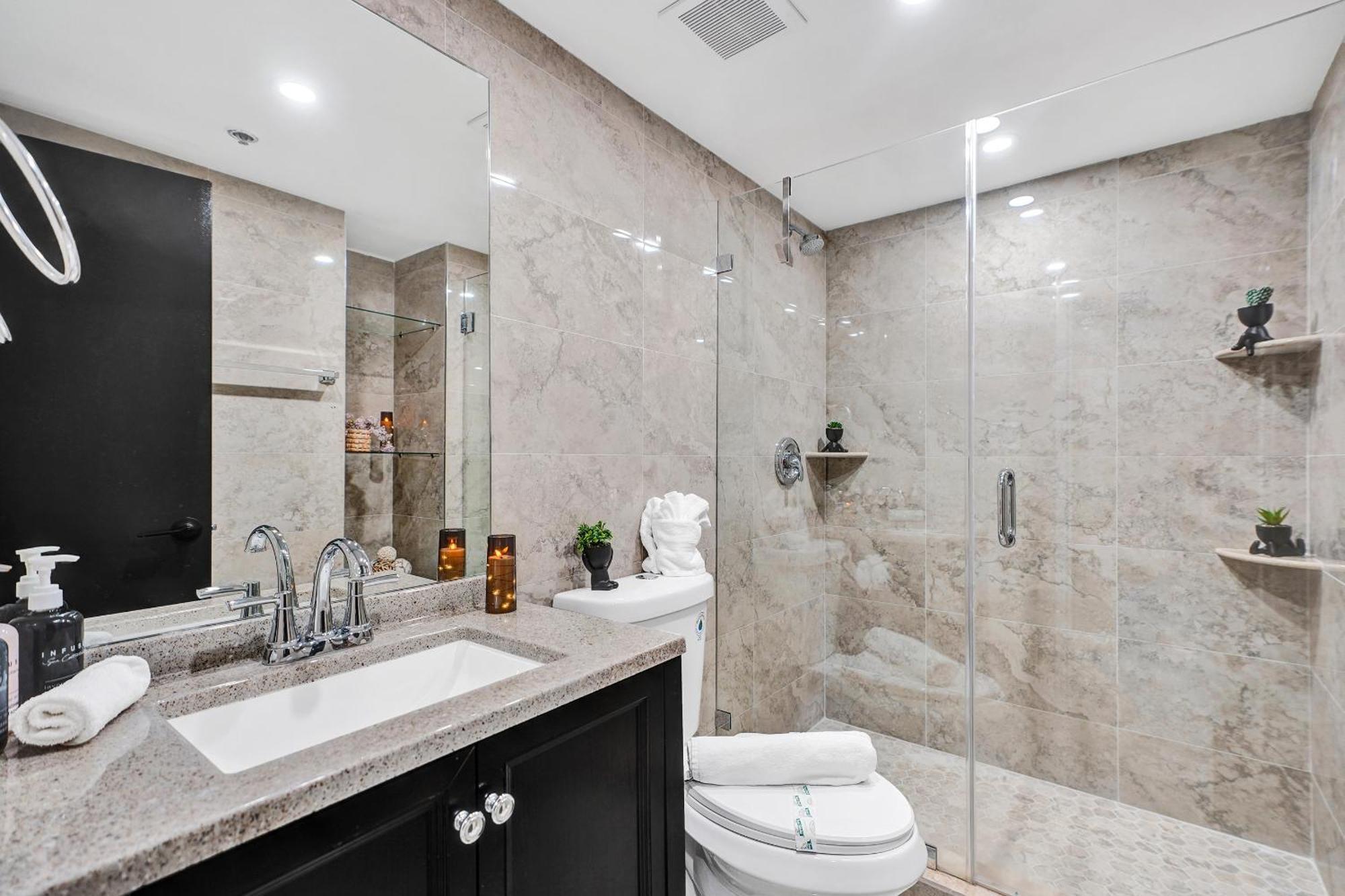 Apartment Beachside With Amenities, Including Pools, Gym, And Bathtub 503