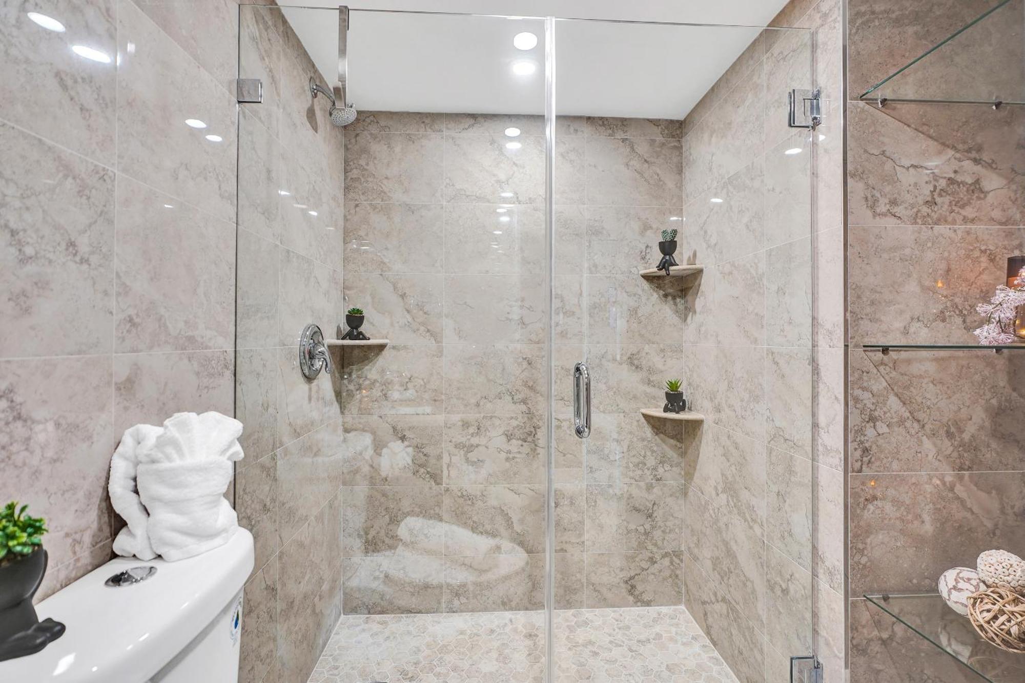 Beachside With Amenities, Including Pools, Gym, And Bathtub 503 Apartment Miami Beach