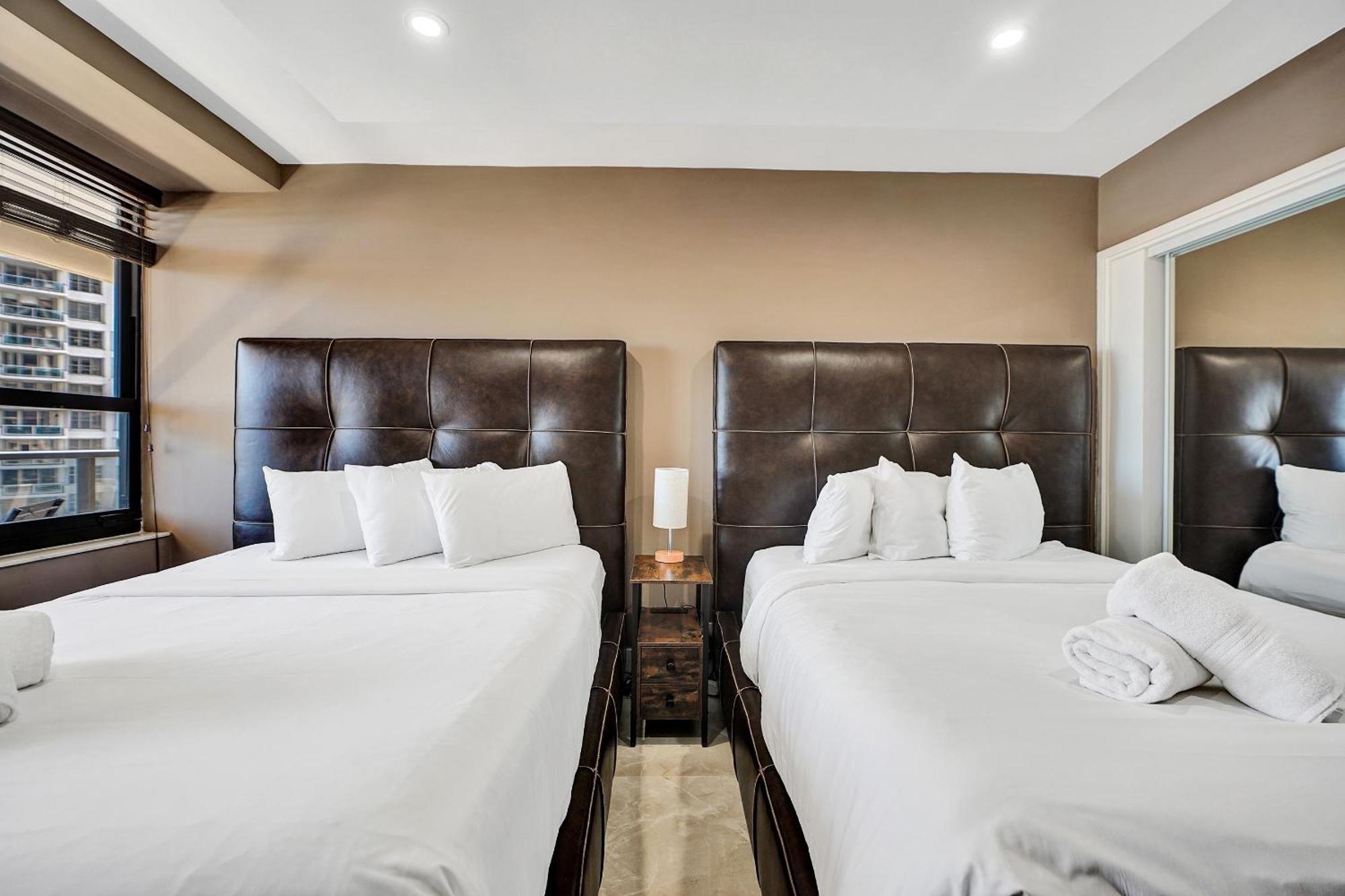 Beachside With Amenities, Including Pools, Gym, And Bathtub 503