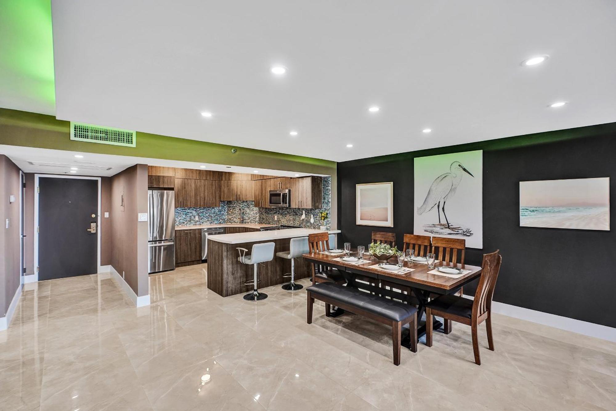 Beachside With Amenities, Including Pools, Gym, And Bathtub 503 Apartment *
