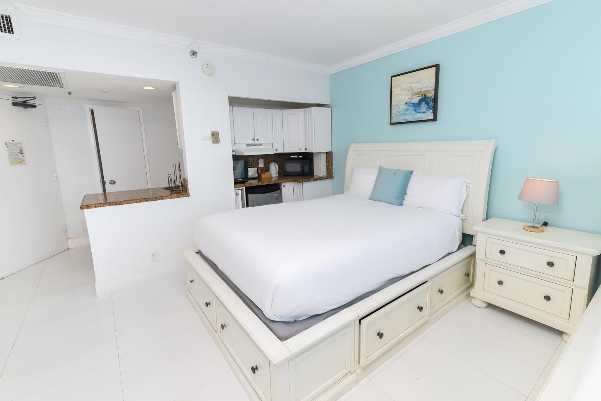 Seastays-beachfront Apartment
