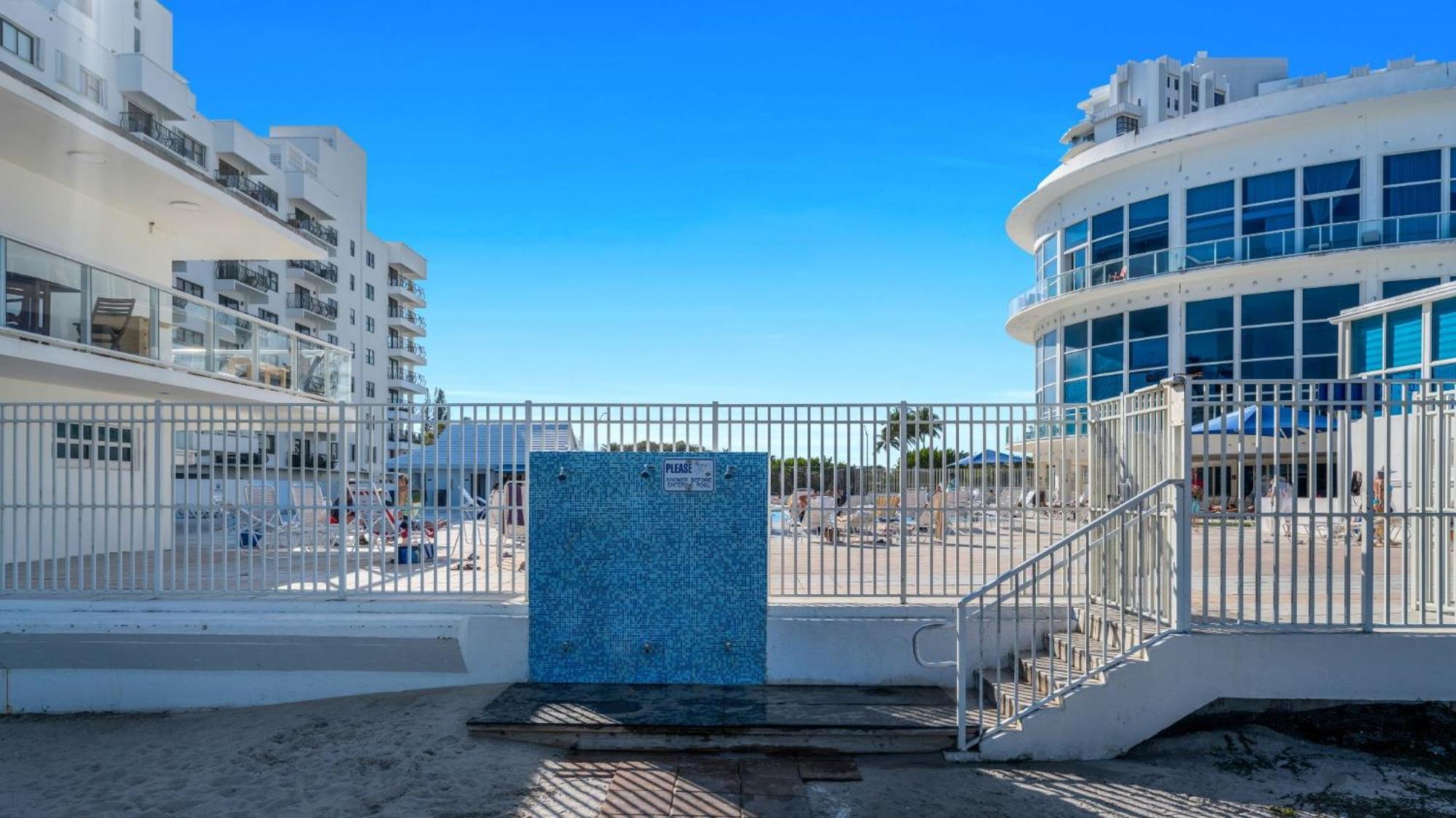 Apartment Seastays-beachfront *