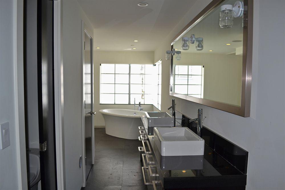 Posh South Miami Beach