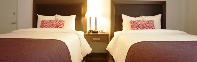 Collins Hotel 3*