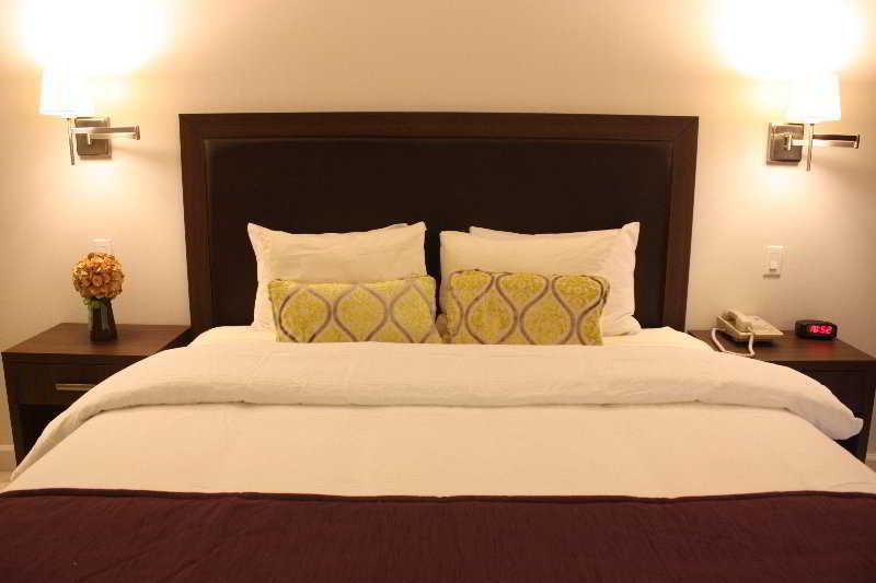 Collins Hotel