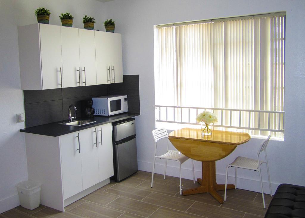 A Block From The Beach- Miami Beach Apartment Miami Beach