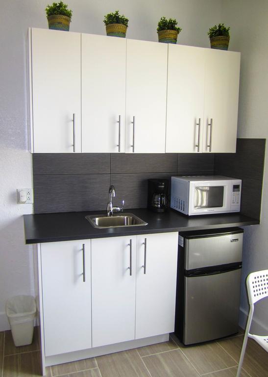 A Block From The Beach- Miami Beach Apartment