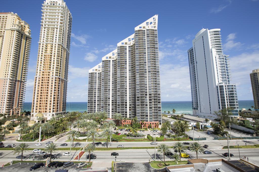 By Great Sunny Isles Lodging Apartment *