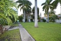 Sunrise Court * Miami Beach