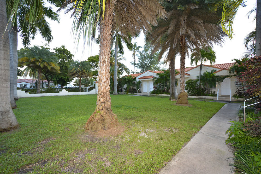 Sunrise Court * Miami Beach