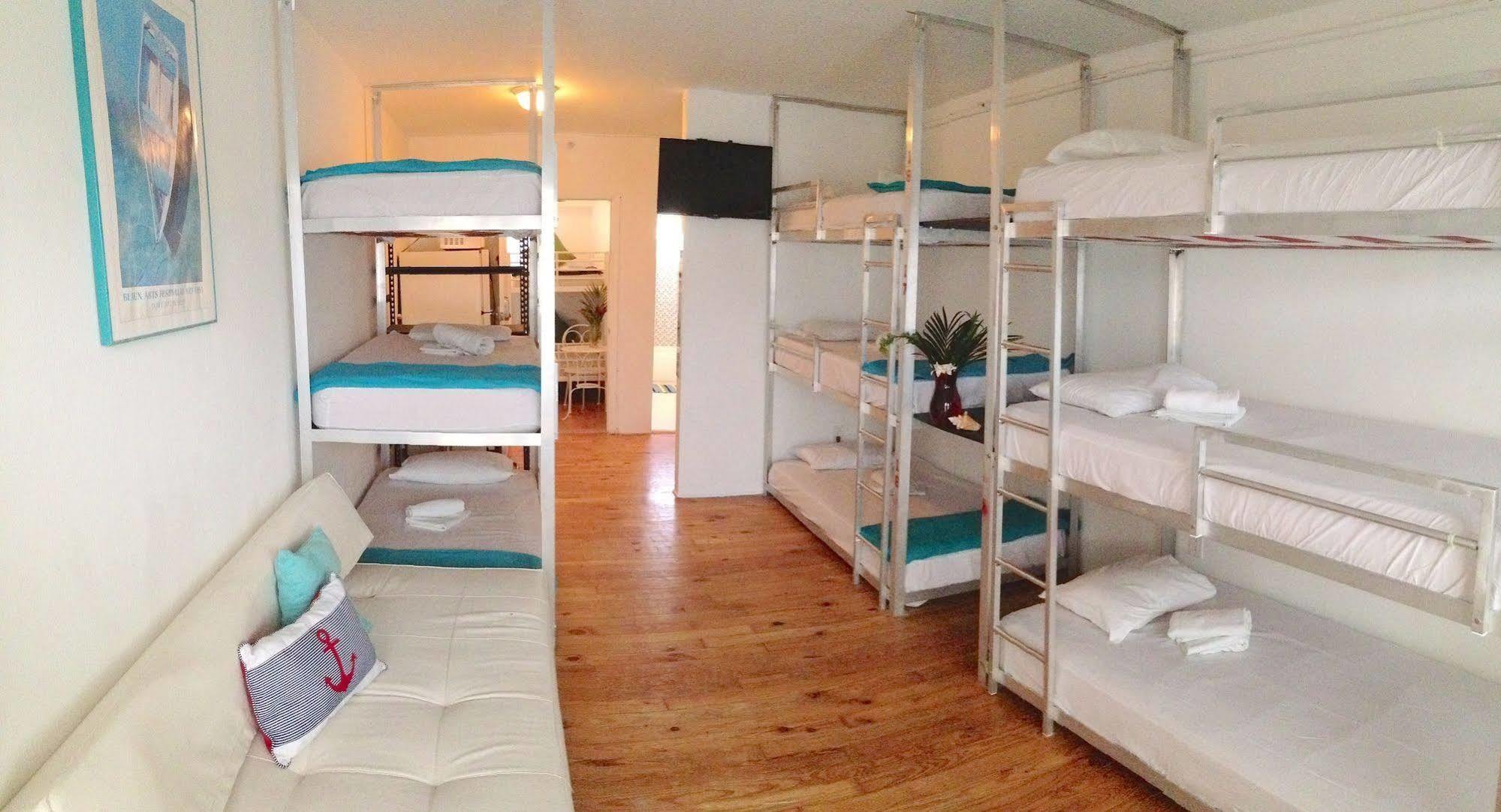Bikini Hostel, Cafe&beer Garden * Miami Beach